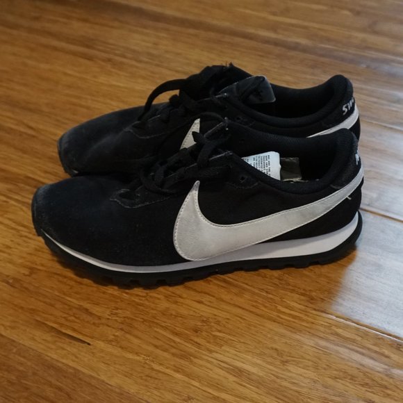 Nike Shoes - Nike Swoosh Sneakers Size 8.5